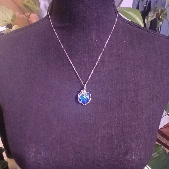 Dragonfly Heart Necklace - Picture 1 of 6